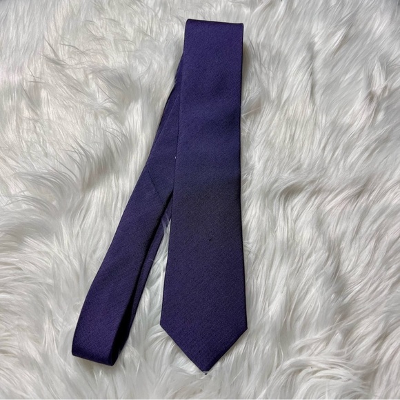 Kenneth Cole Awearness Tie - Picture 1 of 5
